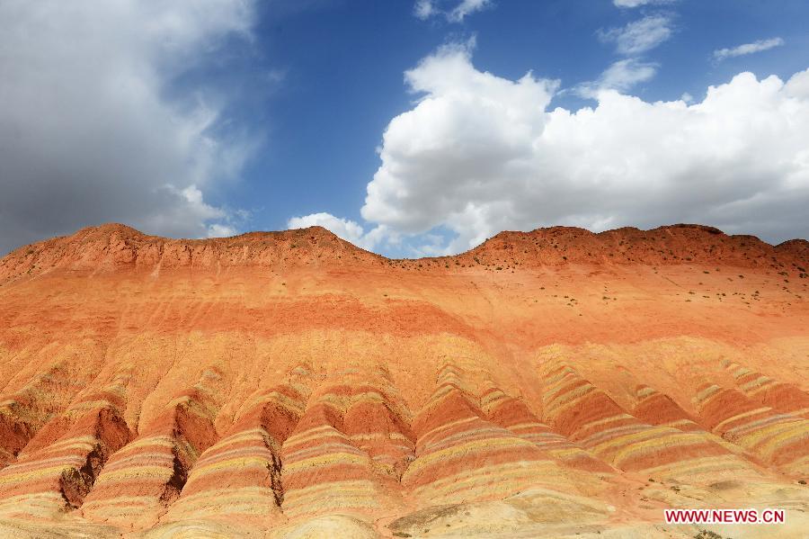 People visit the Danxia landform at the Zhangye Danxia National Geological Park in Zhangye, northwest China's Gansu Province, July 16, 2015. (Xinhua/Qiao Qiming) 