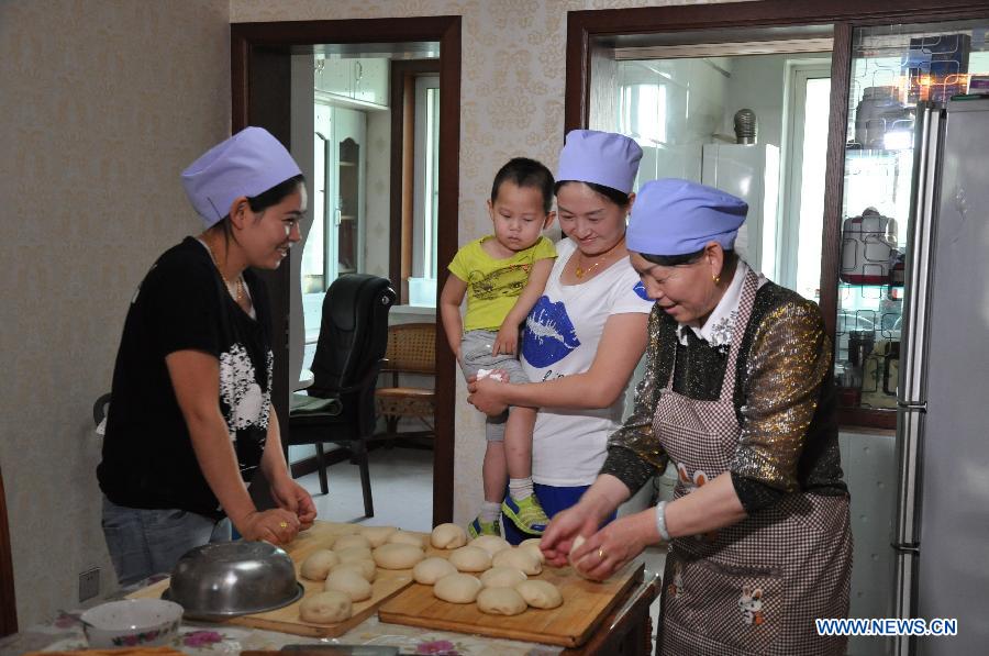 CHINA-NINGXIA-YINCHUAN-EID AL-FITR SPECIAL SNACKS (CN)