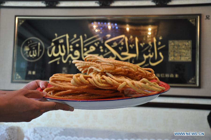 CHINA-NINGXIA-YINCHUAN-EID AL-FITR SPECIAL SNACKS (CN)