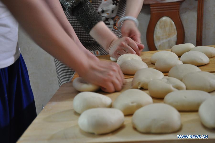 CHINA-NINGXIA-YINCHUAN-EID AL-FITR SPECIAL SNACKS (CN)