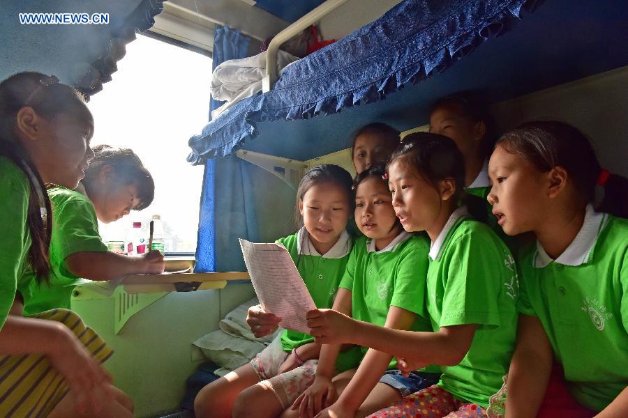 #CHINA-HUBEI-EZHOU-LEFT-BEHIND CHILDREN-PARENTS-REUNION(CN)
