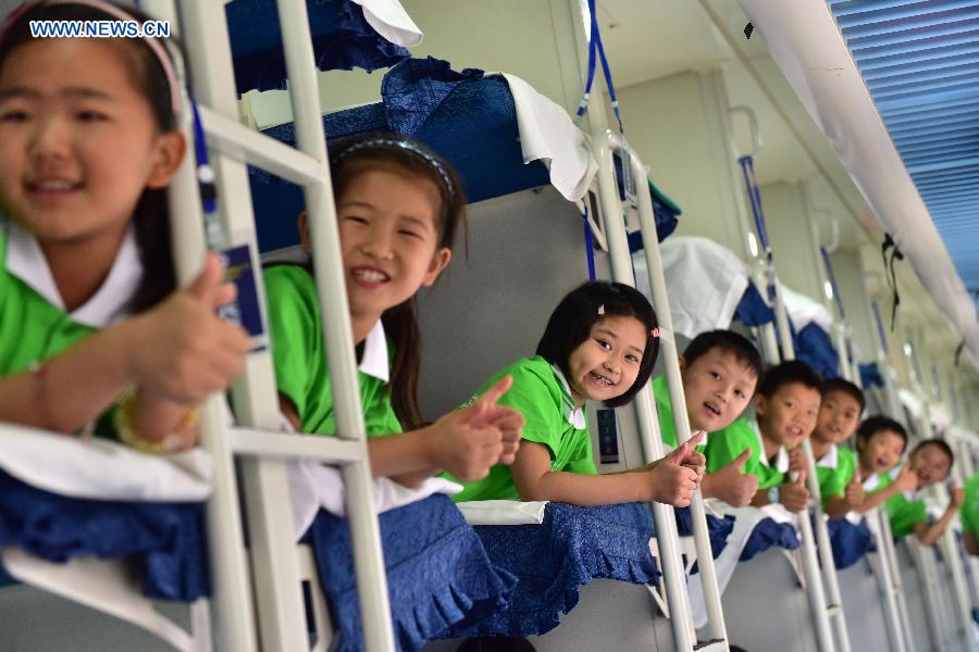 #CHINA-HUBEI-EZHOU-LEFT-BEHIND CHILDREN-PARENTS-REUNION(CN)