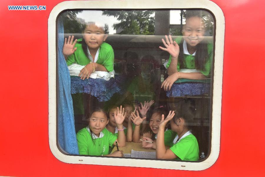 #CHINA-HUBEI-EZHOU-LEFT-BEHIND CHILDREN-PARENTS-REUNION(CN)