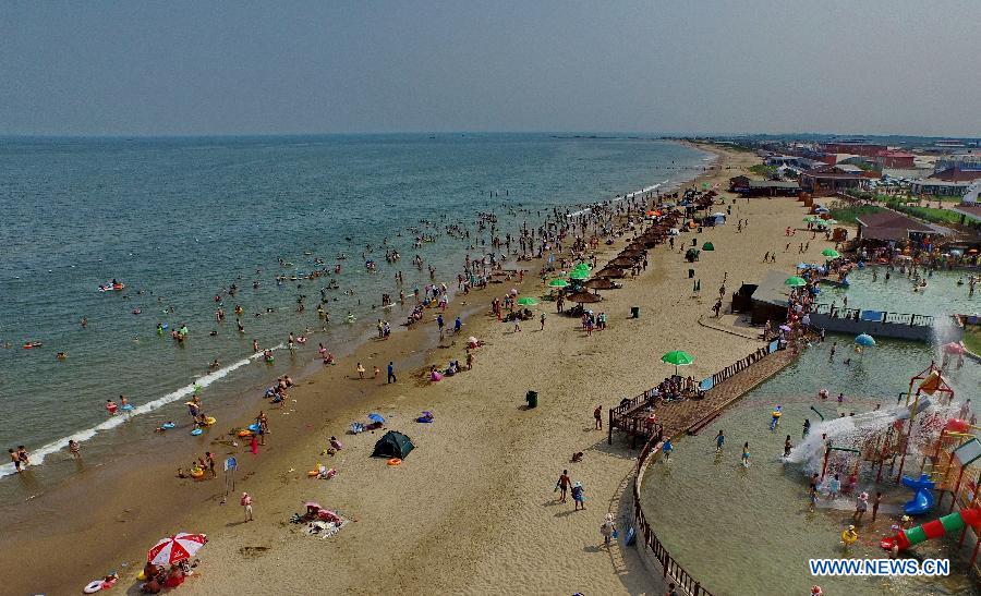 Tourists are seen on the Yudao beach in Qinhuangdao City, north China's Hebei Province, July 16, 2015. 