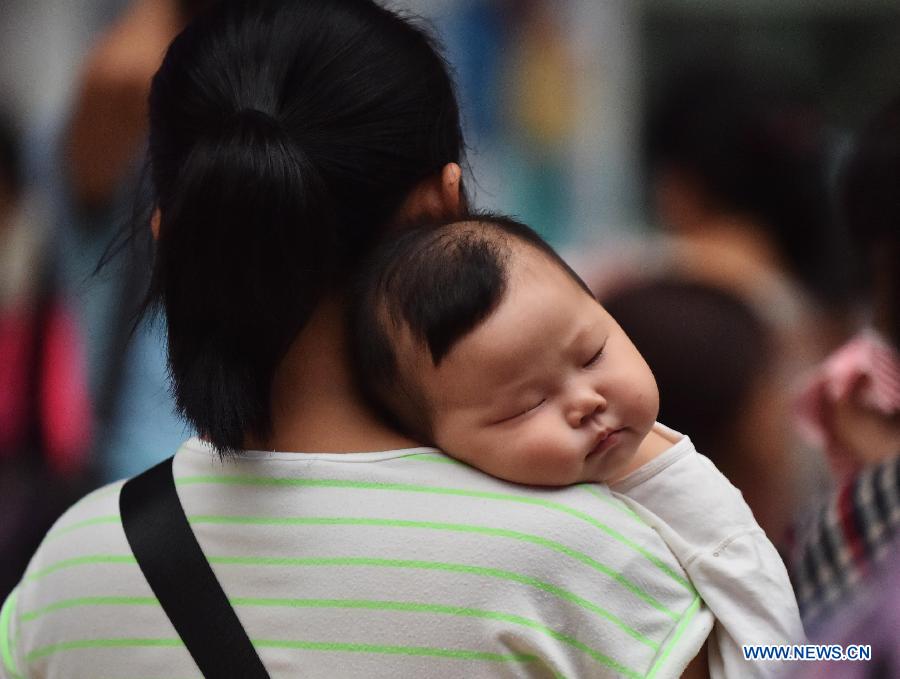 Passengers wait for boarding train at Beijing South Railway Station in Beijing, July 24, 2015. 