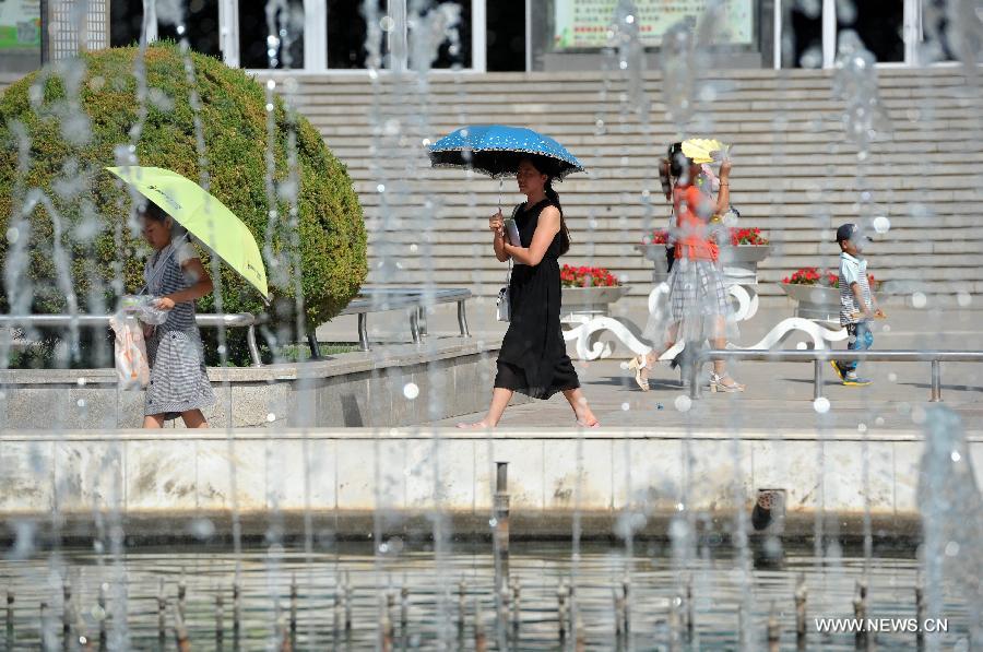 Local meteorological authority upgraded the alert for heat from yellow to orange on Monday, as the temperature in most parts of Ningchuan reached 37 degrees centigrade