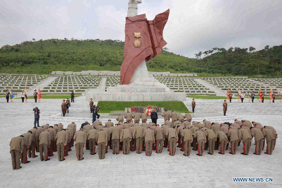 Photo provided by Korean Central News Agency (KCNA) on July 28, 2015 shows top leader of the Democratic People's Republic of Korea (DPRK) Kim Jong Un (C, back) visiting the Fatherland Liberation War Martyrs Cemetery on the occasion of the 62nd anniversary of the victory in the great Fatherland Liberation War of the DPRK, to pay high tribute to the fallen fighters of the People's Army on July 27, 2015. 