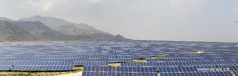 Photo taken on July 28, 2015 shows the first project of photovoltaic power system generating electricity in Zhonglitenghui photovoltaic power station in Shizuishan City of northwest China's Ningxia Hui Autonomous Region. Shizuishan City developed clean power to reduce the press of power supply and also consumption of coal in 2014. (Xinhua/Peng Zhaozhi) 