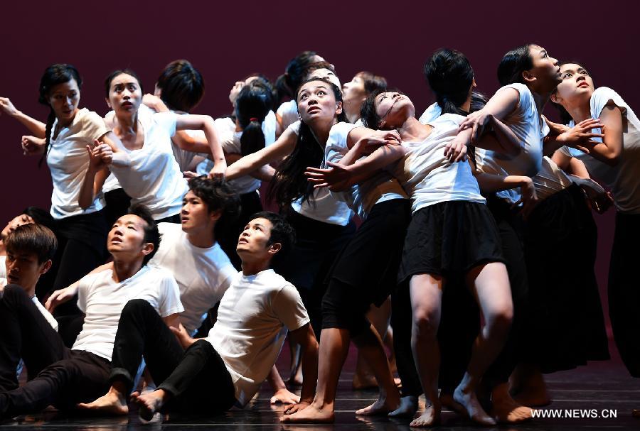 Dancers perform during the opening ceremony of the 2015 Taipei Arts Festival in Taipei, southeast China's Taiwan, July 30, 2015. The festival will last until Sept. 6. (Xinhua/Han Yuqing) 