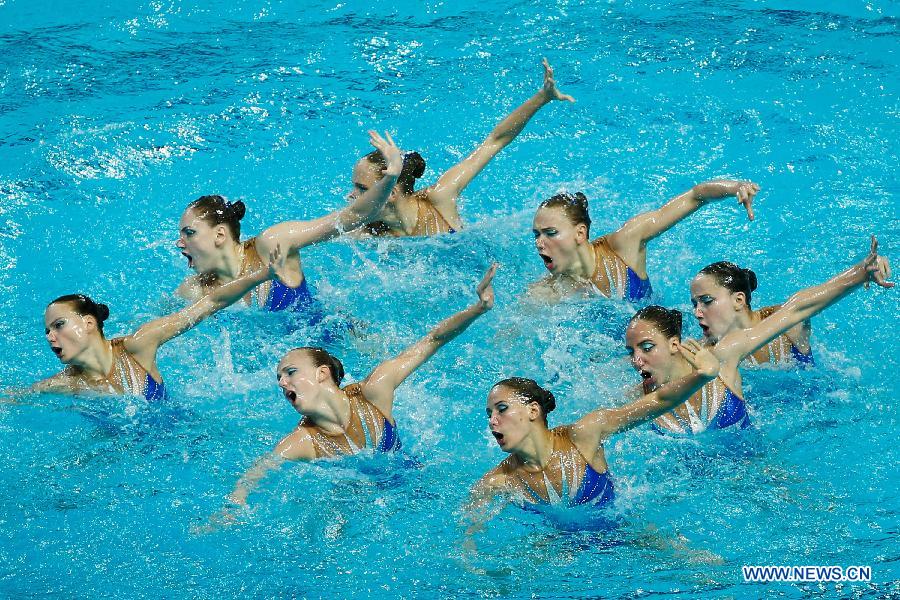 Team Russia competes during team free final of the the synchonised swimming at the FINA World Championships in Kazan, Russia, July 30, 2015.