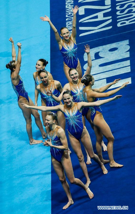 Team Russia competes during team free final of the the synchonised swimming at the FINA World Championships in Kazan, Russia, July 30, 2015. 