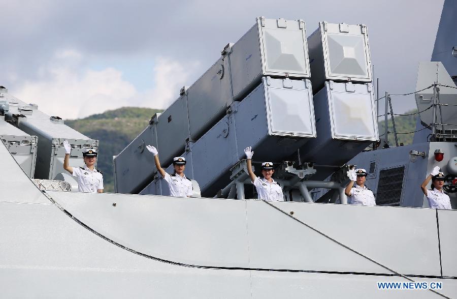 Female Chinese Navy soldiers wave to farewell at a naval port in Sanya, south China's Hainan Province, Agu. 4, 2015. 