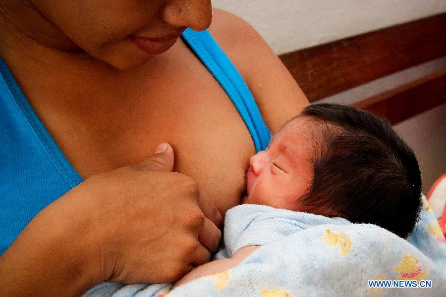 MEXICO-CANCUN-SOCIETY-LACTATION