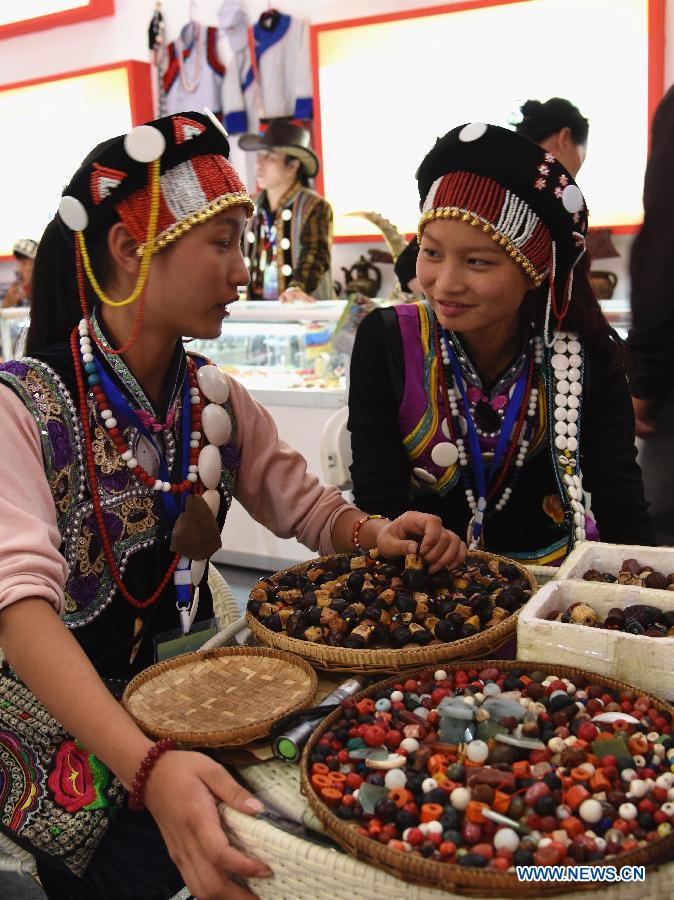 Exhibitors take part in the 2015 Yunnan Cultural Industry Expo in Kunming, capital city of southwest China's Yunnan Province, Aug. 7, 2015. 