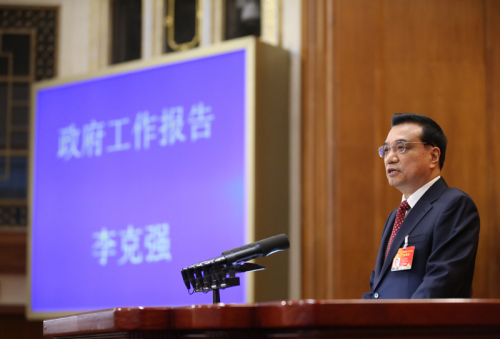 李克強總理在2015年的《政府工作報告》中首次提出制定“互聯網＋”行動計劃。“互聯網＋”也隨之成為2015年年度熱詞。新華社記者 蘭紅光 攝