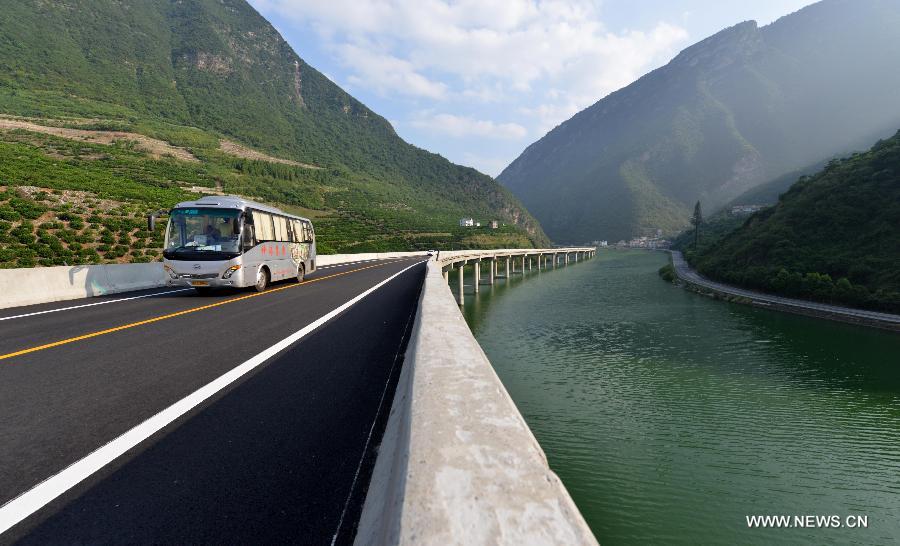  The highway, which is 10.9 kilometers long, is built overwater on a river. 