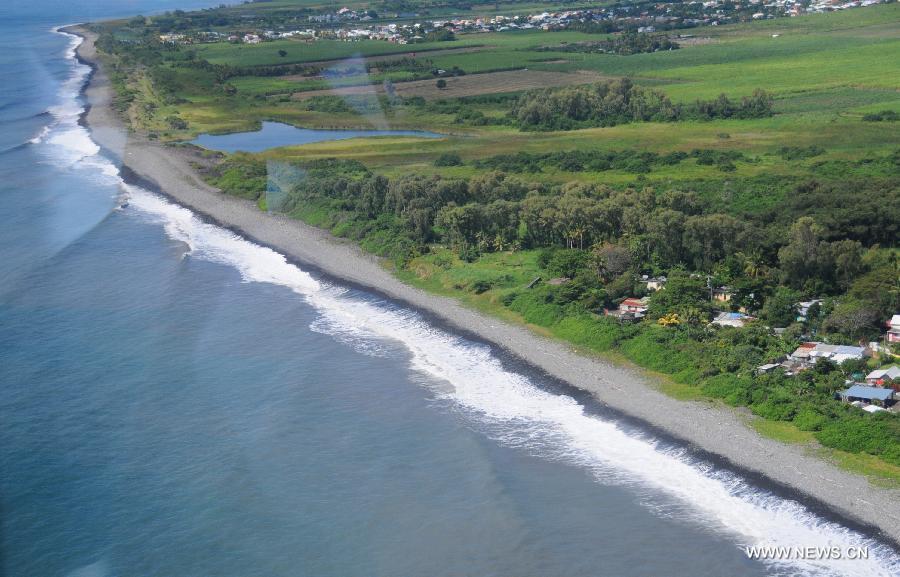 LA REUNION-SEARCH FOR MH370 DEBRIS-CONTINUE