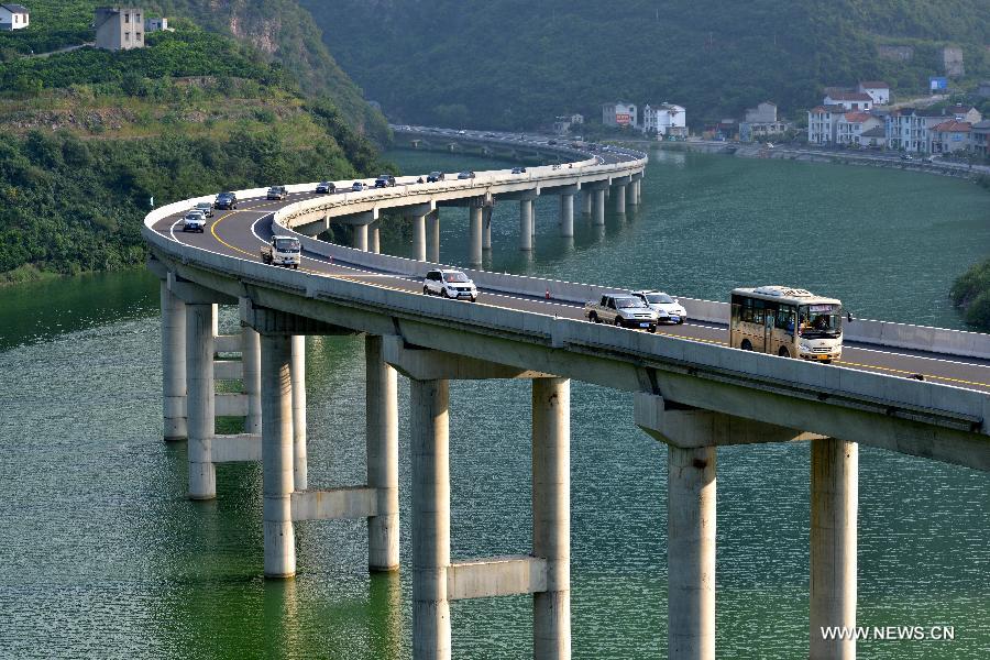  The highway, which is 10.9 kilometers long, is built overwater on a river. 