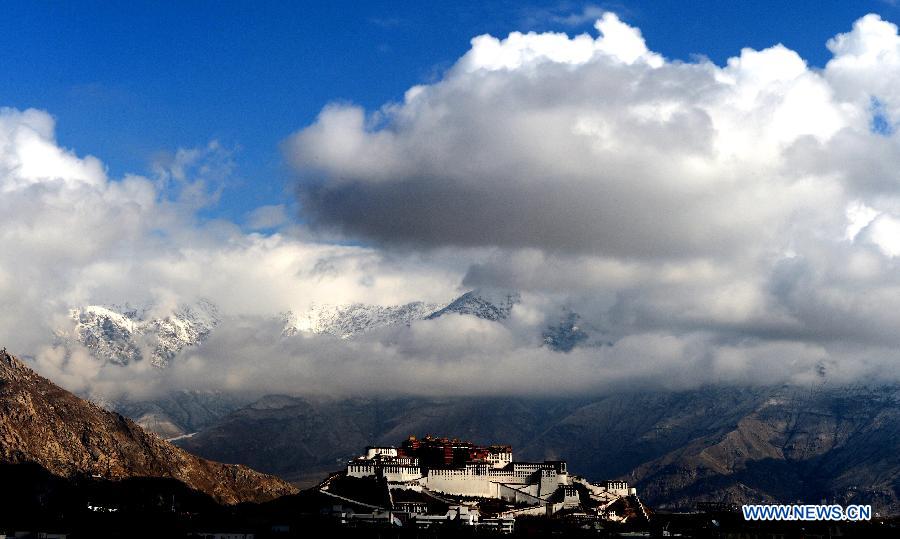 Photo taken on March 24, 2014 shows the Potala Palace under blue sky in Lhasa, capital of southwest China's Tibet Autonomous Region. 