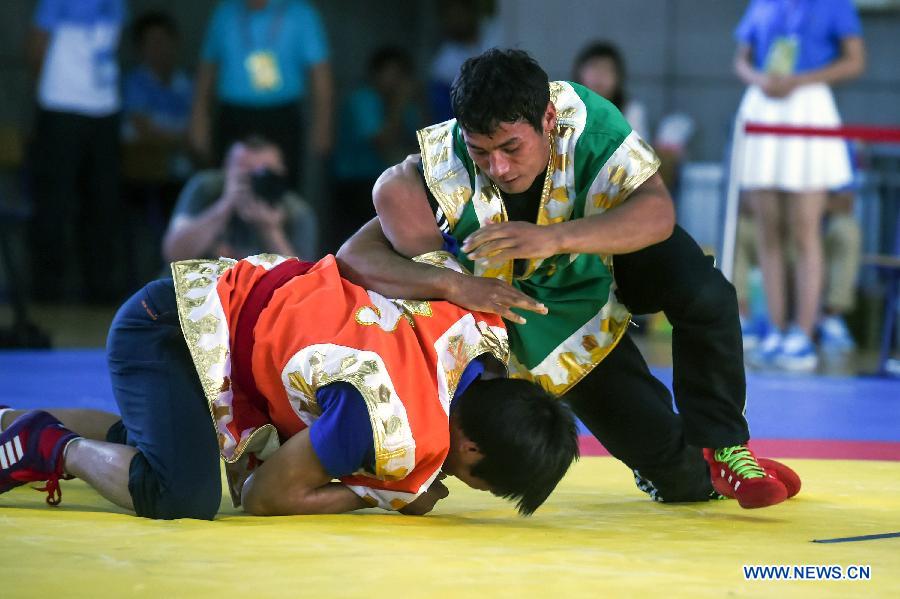 (SP)CHINA-ORDOS-NATIONAL ETHNIC GAMES-WRESTLING(CN)