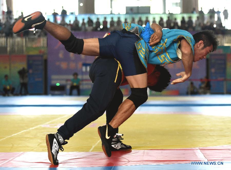 (SP)CHINA-ORDOS-NATIONAL ETHNIC GAMES-WRESTLING(CN)