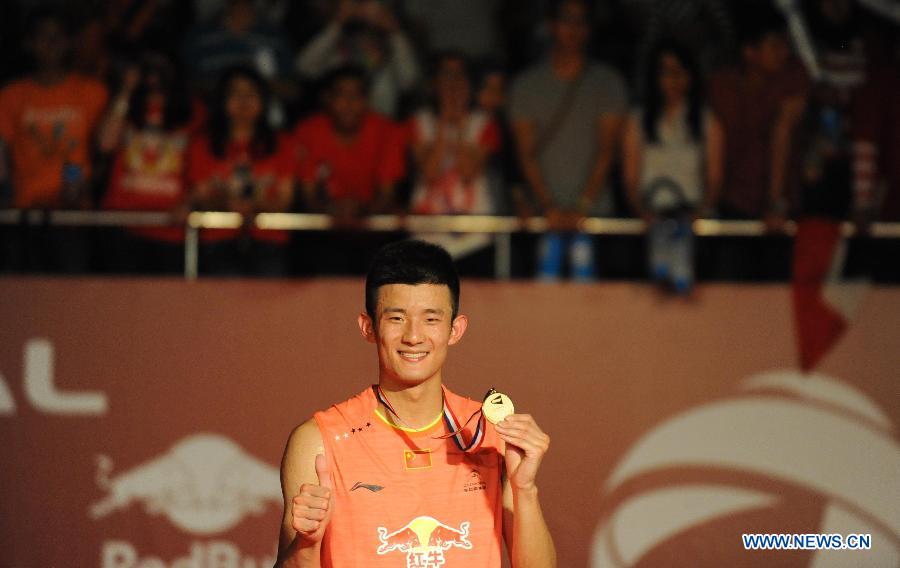 Chen Long of China poses with the medal during the awarding ceremony of the men's singles final match against Lee Chong Wei of Malaysia at the BWF World Championships 2015 in Jakarta, Indonesia, Aug. 16, 2015. 