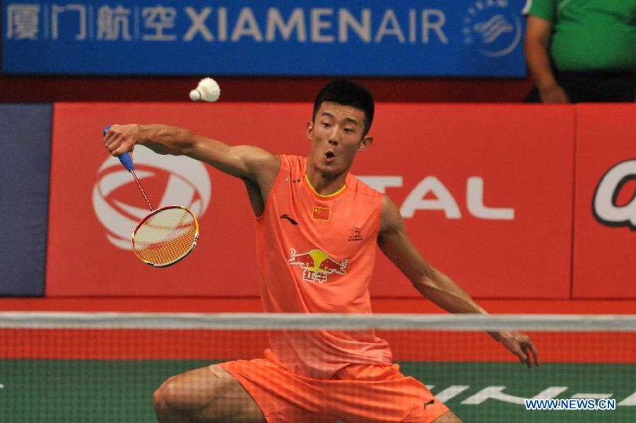 Chen Long of China returns the shuttlecock to Lee Chong Wei of Malaysia during their men's singles final match at the BWF World Championships 2015 in Jakarta, Indonesia, Aug. 16, 2015.