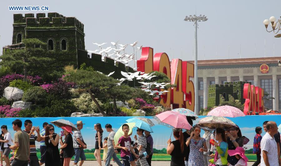 Photo taken on Aug. 20, 2015 shows a parterre with the Great Wall pattern at the Tian'anmen Square in Beijing, capital of China.