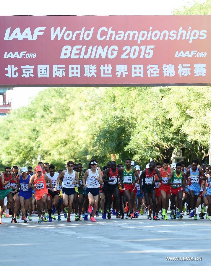 Athletes run from the start line during the men's marathon at the 15th IAAF World Athletics Championships 2015 in Beijing, capital of China, on Aug. 22, 2015. 