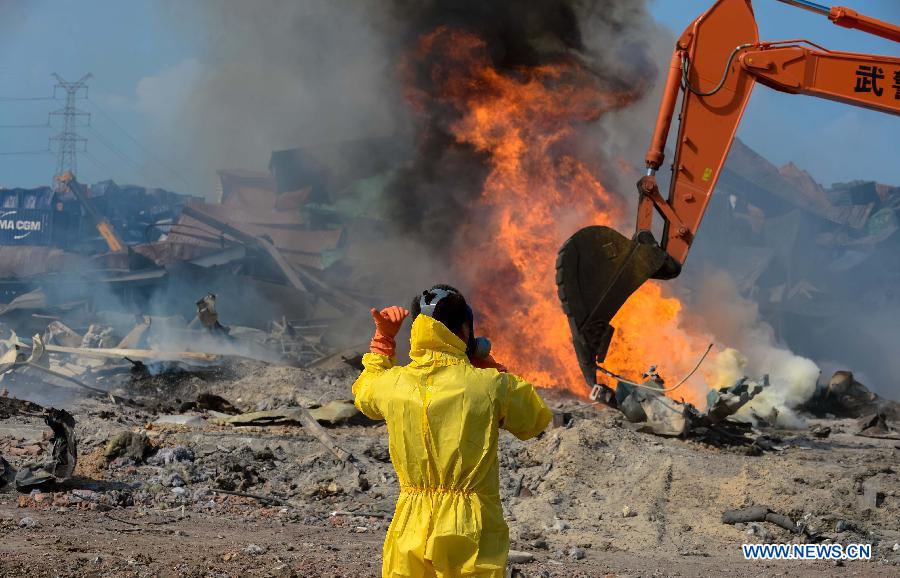 Rescuers clean up the debris at the blast site in Tianjin, north China, Aug. 23, 2015. The death toll from a warehouse blast in Tianjin has risen to 123, including 70 firefighters and seven policemen, authorities said at a press conference on Sunday.