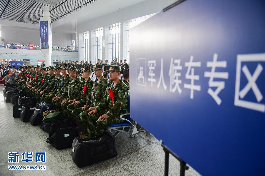 合肥高铁新兵运输迎来高峰日