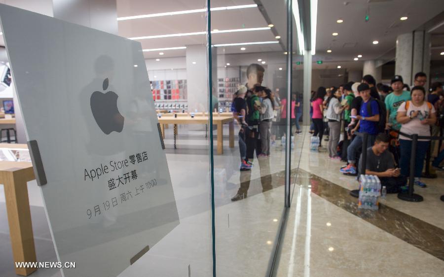 CHINA-NANJING-APPLE STORE-OPENING (CN)