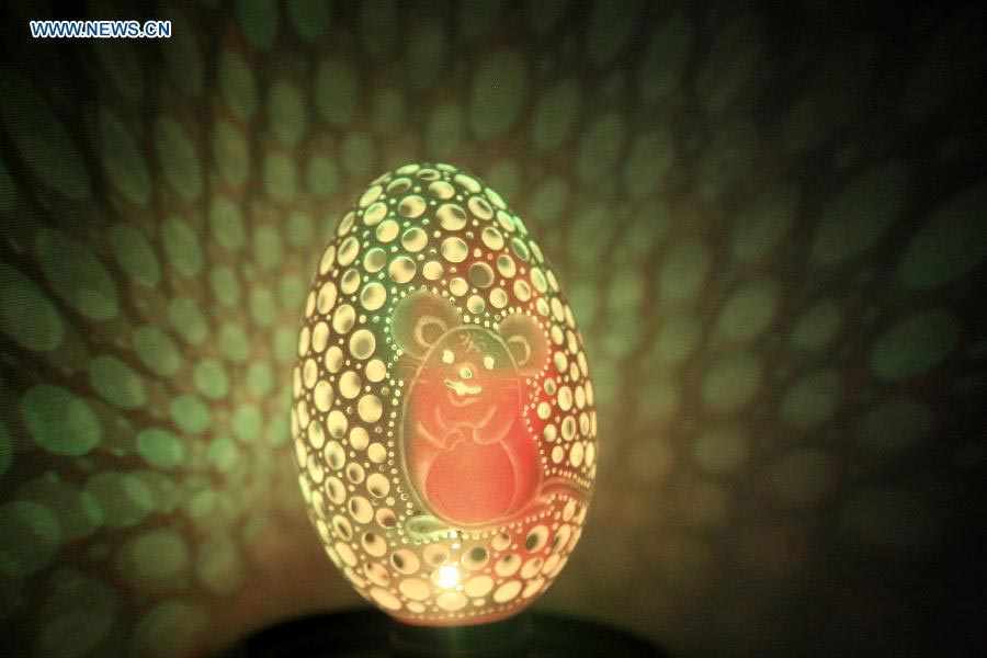 Egg-carving LED light show held in Shanxi