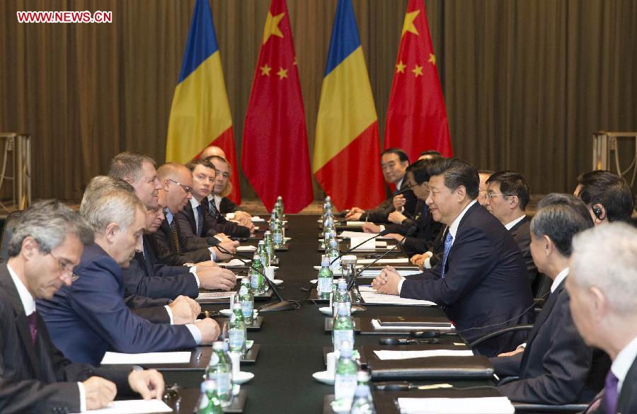 Chinese President Xi Jinping meets with Romanian President Klaus Iohannis in New York, the United States, Sept. 26, 2015. (Xinhua/Huang Jingwen) 