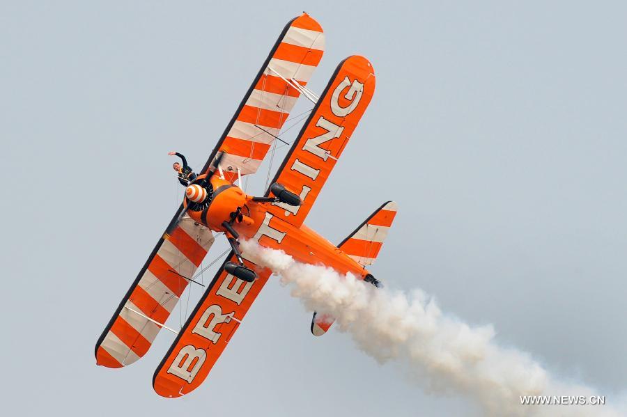 Breitling Jet Team perform aerobatics at Zhengzhou Airshow 2015 in Zhengzhou, capital of central China's Henan Province, Sept. 26, 2015.