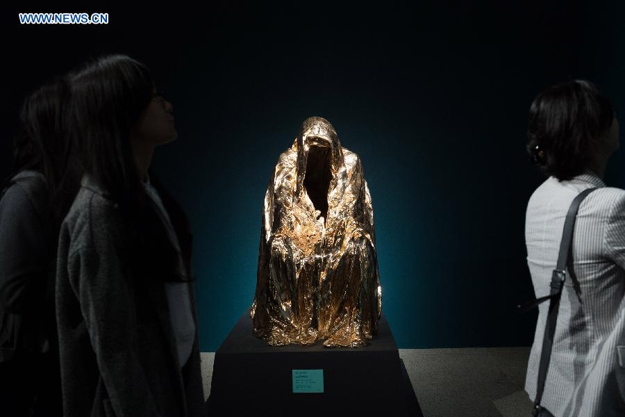 People view sculpture works created by artist Anna Chromy in Beijing, capital of China, Oct. 12, 2015. 