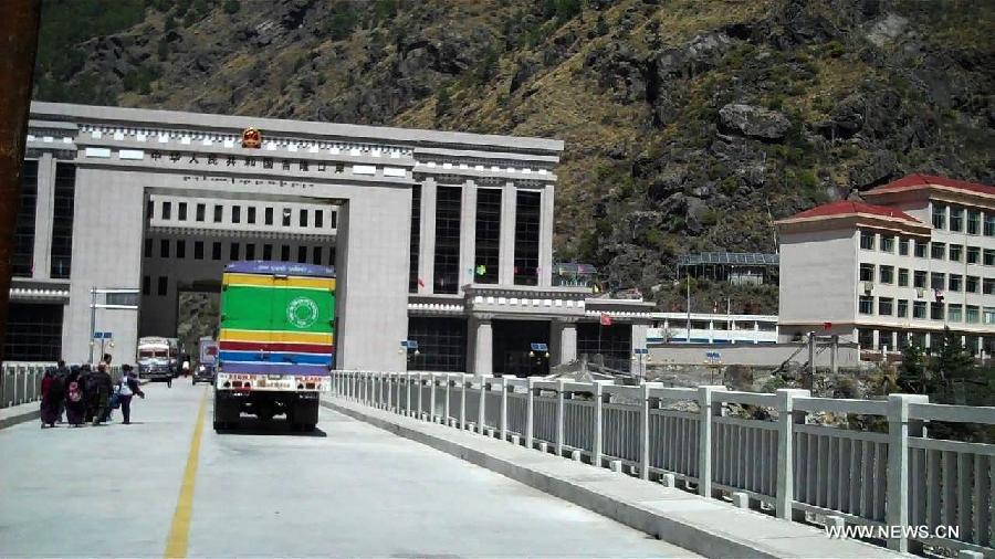 The Jilung border point, which links Jilung (Kerung) in southwest China's Tibet Autonomous region with Rasuwagadhi in Rasuwa of Nepal, was formally reopened on Oct. 15, 2015 after it was closed due to the April 25 massive earthquake. 