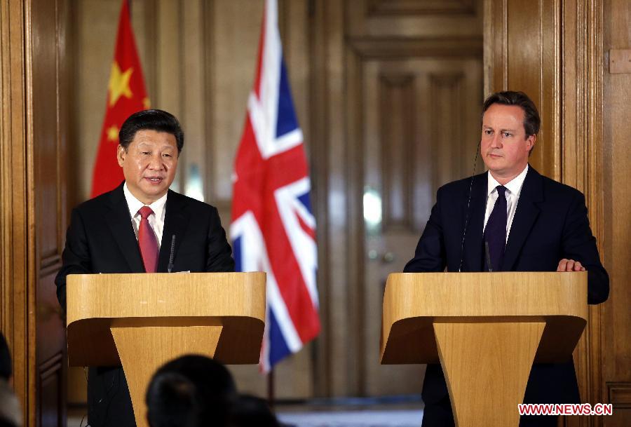 Chinese President Xi Jinping (L) and British Prime Minister David Cameron meet media after their talks at 10 Downing Street in London, Britain, Oct. 21, 2015. 