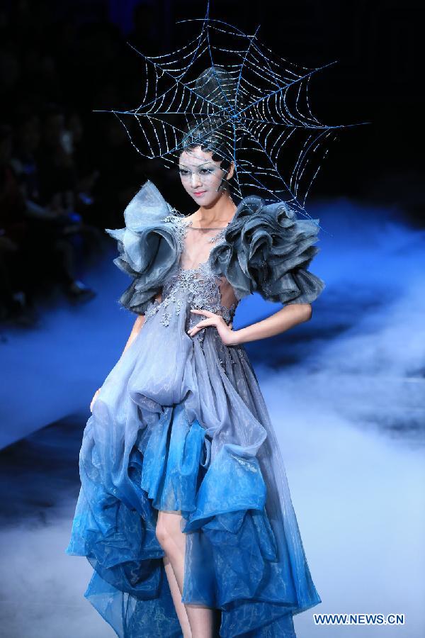 CHINA-BEIJING-FASHION WEEK-COLOR MAKE-UP(CN)