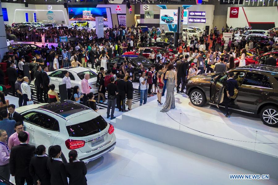 A model presents a car during the Vietnam Motor Show 2015 at Saigon Exhibition and Convention Centre in Ho Chi Minh city, Vietnam, Oct. 28, 2015.