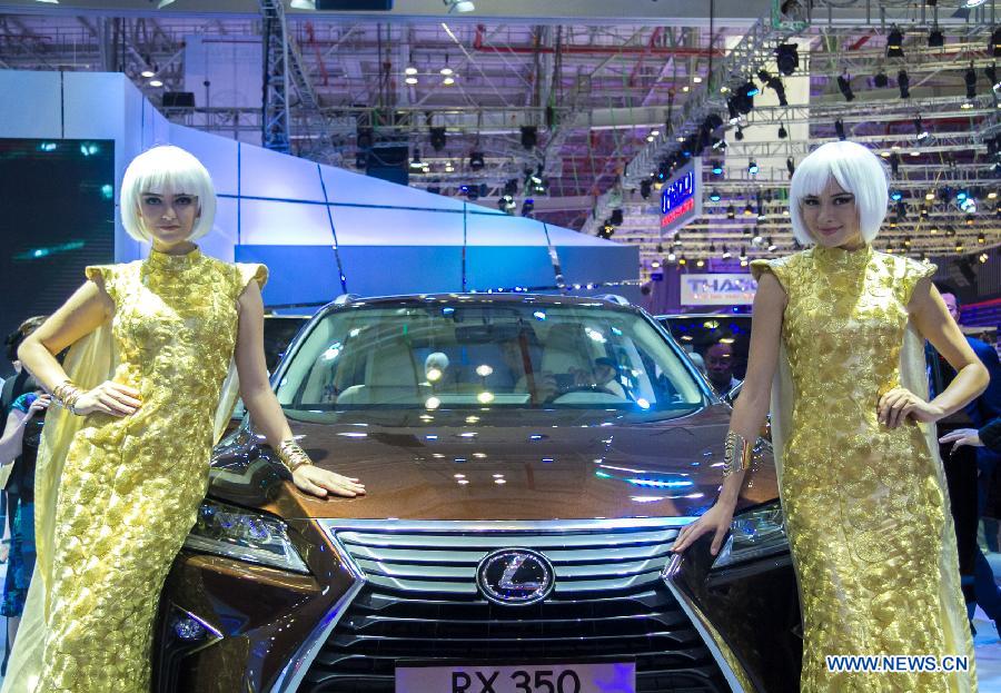 A model presents a car during the Vietnam Motor Show 2015 at Saigon Exhibition and Convention Centre in Ho Chi Minh city, Vietnam, Oct. 28, 2015.