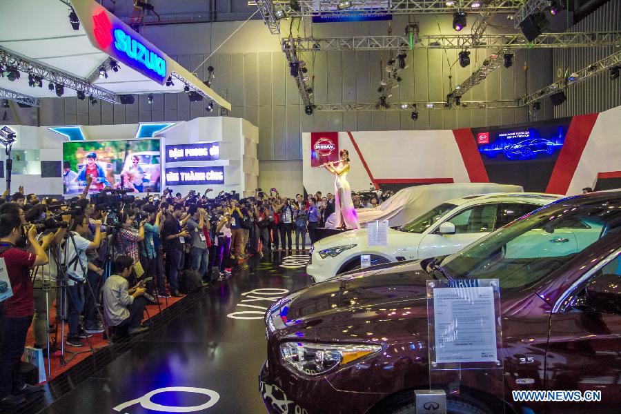 A model presents a car during the Vietnam Motor Show 2015 at Saigon Exhibition and Convention Centre in Ho Chi Minh city, Vietnam, Oct. 28, 2015.