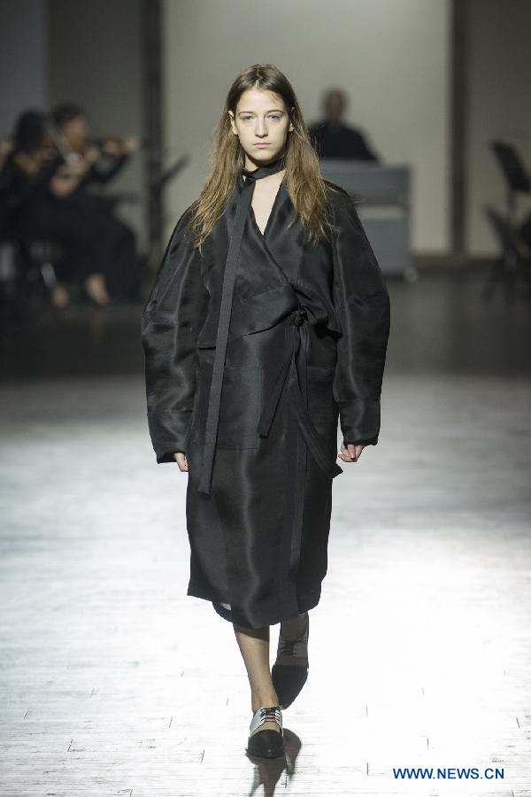 A model presents a creation of Tamuna Ingorokva during the Mercedes Benz Fashion Week in Tbilisi, capital of Georgia, on Nov. 7, 2015.