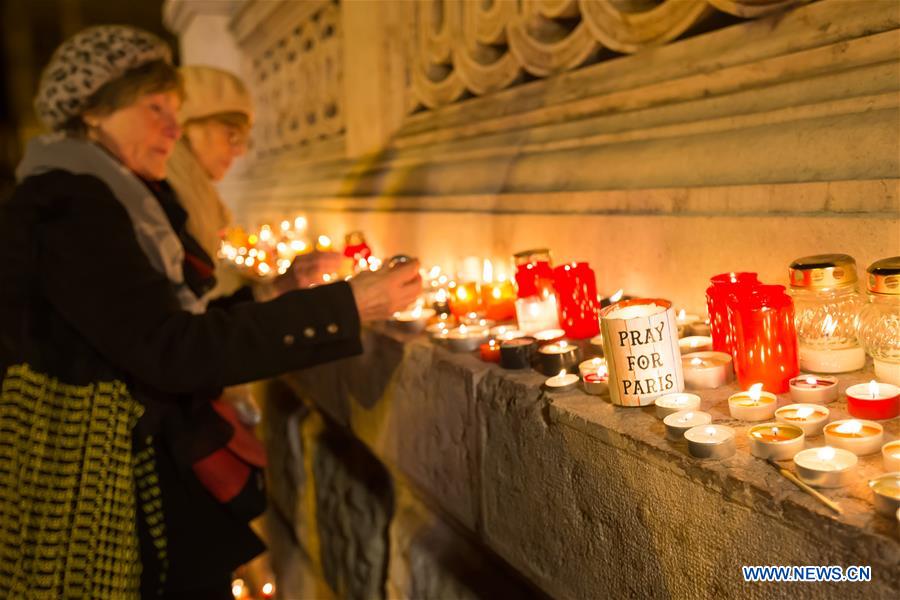 HUNGARY-BUDAPEST-PARIS-ATTACKS-MOURNING