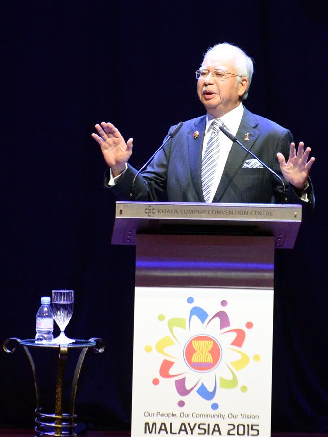 Malaysian Prime Minister Najib Razak addresses the opening ceremony of the 27th summit of the Association of Southeast Asian Nations (ASEAN), in Malaysian capital Kuala Lumpur Nov. 21, 2015. ASEAN leaders gathered here on Saturday to discuss the establishment of the landmark ASEAN Community by Dec. 31 this year and map out a plan for its further development to 2025. (Xinhua/Ma Ping) 