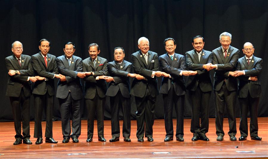 Leaders pose for group photos during the opening ceremony of the 27th summit of the Association of Southeast Asian Nations (ASEAN), in Malaysian capital Kuala Lumpur Nov. 21, 2015. ASEAN leaders gathered here on Saturday to discuss the establishment of the landmark ASEAN Community by Dec. 31 this year and map out a plan for its further development to 2025. (Xinhua/Ma Ping) 