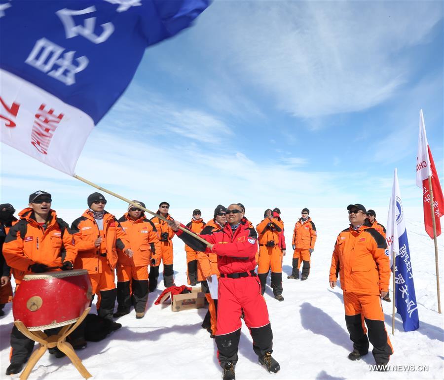 Two Chinese Antarctic expedition inland teams, including a total of 38 researchers, set off for Antarctic inland on Tuesday