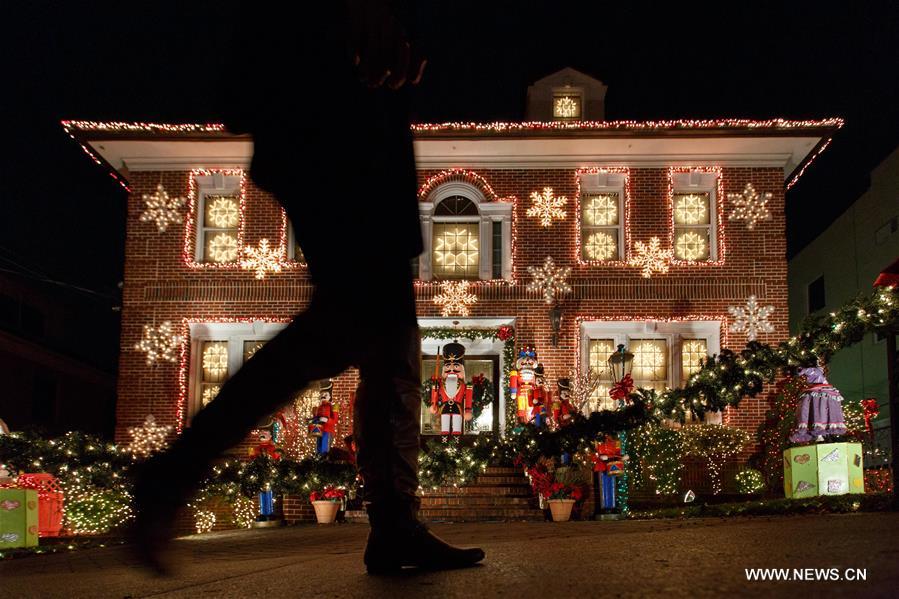 US-NEW YORK-DYKER HEIGHTS-CHRISTMAS LIGHTS