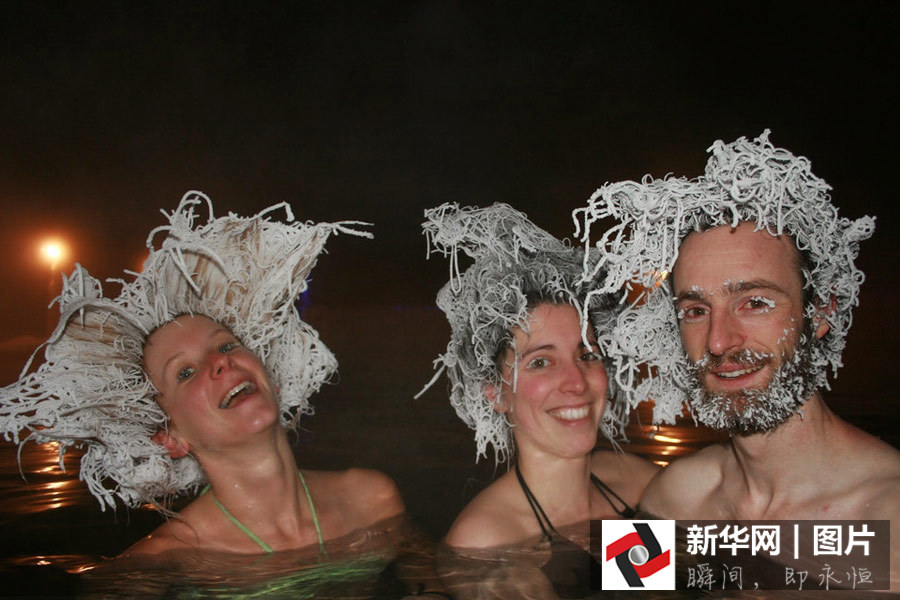 位于加拿大育空区怀特霍斯镇的塔克希尼酒店举办了一场国际头发冰冻比赛。