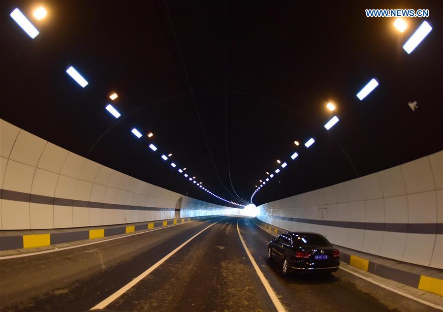 CHINA-WUHAN-LAKE-TUNNEL (CN)